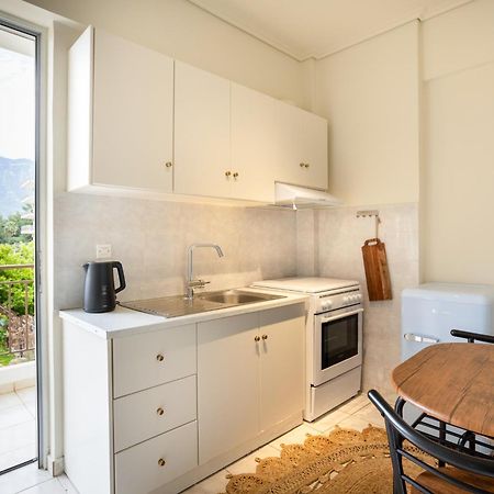 Villy'S Comfort Zone Apartments Kalamata Exterior photo
