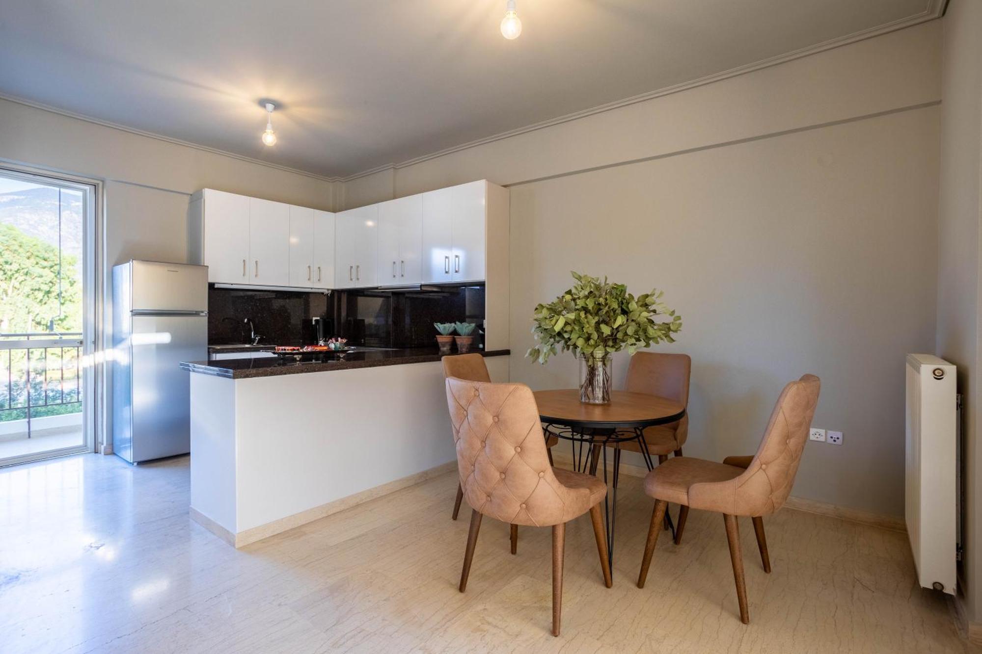 Villy'S Comfort Zone Apartments Kalamata Exterior photo